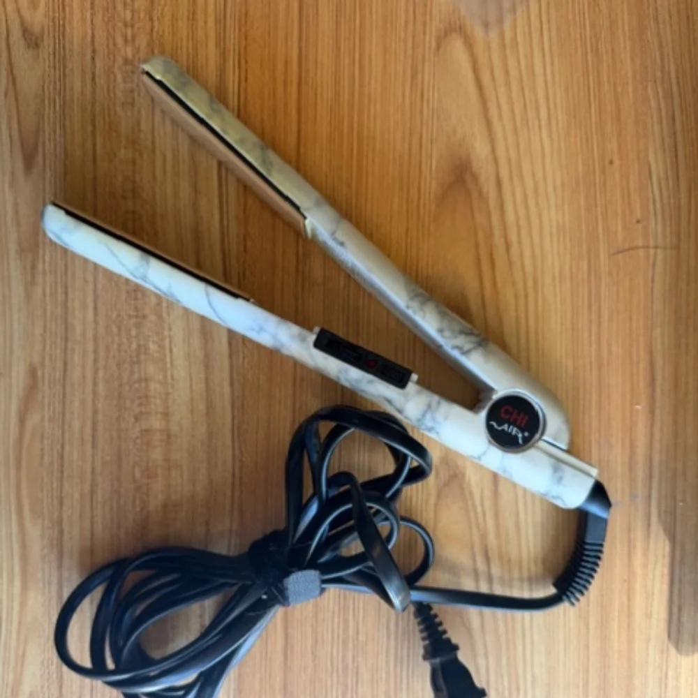 CHI ceramic hair straightening flat iron
